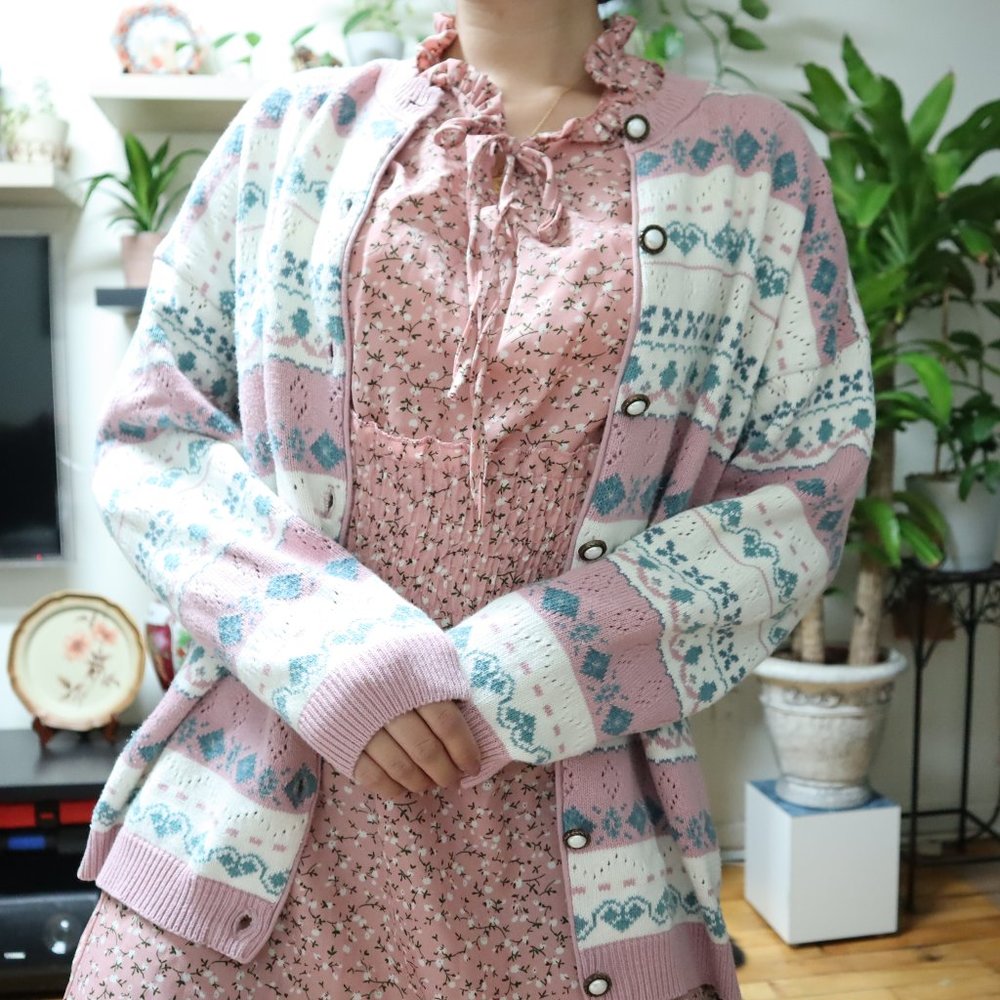 VINTAGE SWEATER - FAUX PEARL BUTTONS